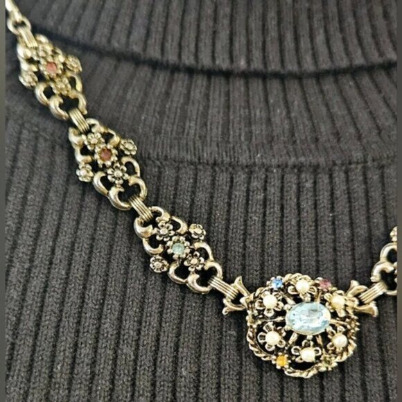 Vintage Silver Tone Necklace with a combination of clear baguette rhinestones - Picture 6 of 8